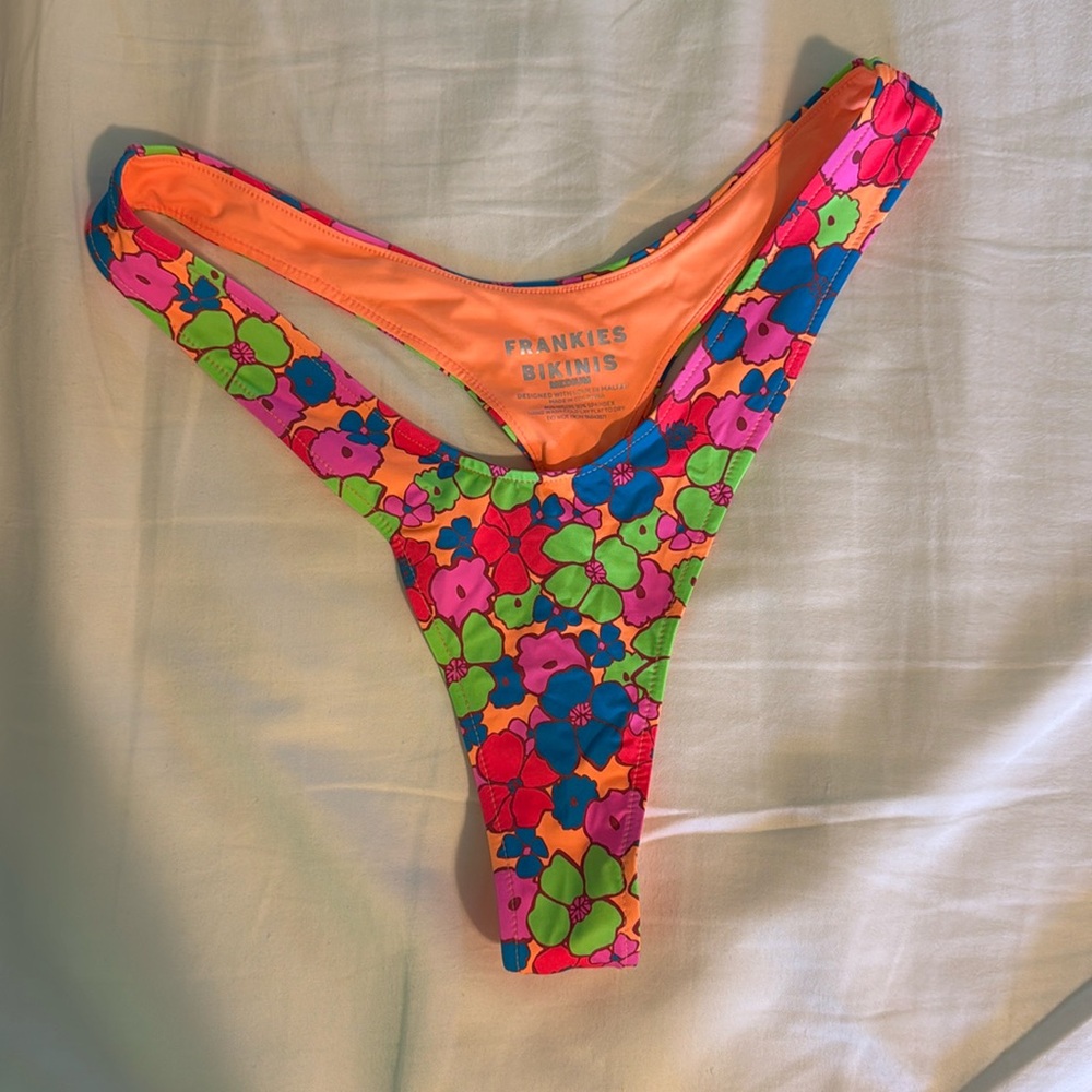 Frankie’s bikini in Groovy